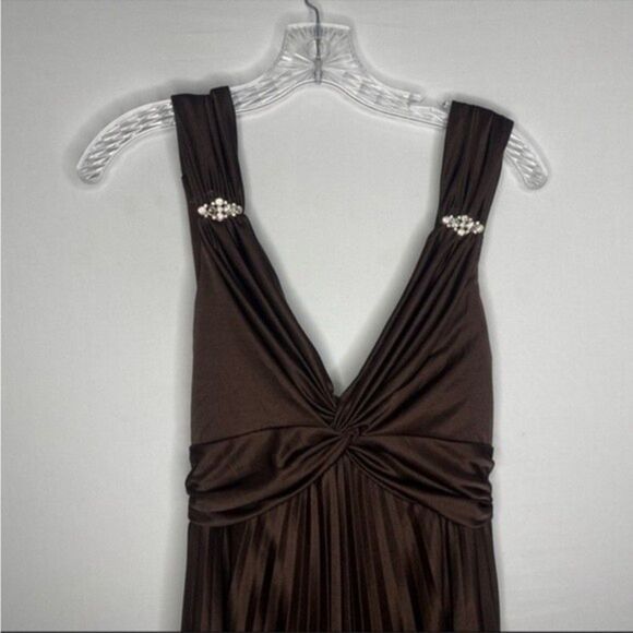 Xscape by Joanna Chen Brown Pleated Sleeveless Cocktail Formal Embellished 14 - Picture 4 of 12